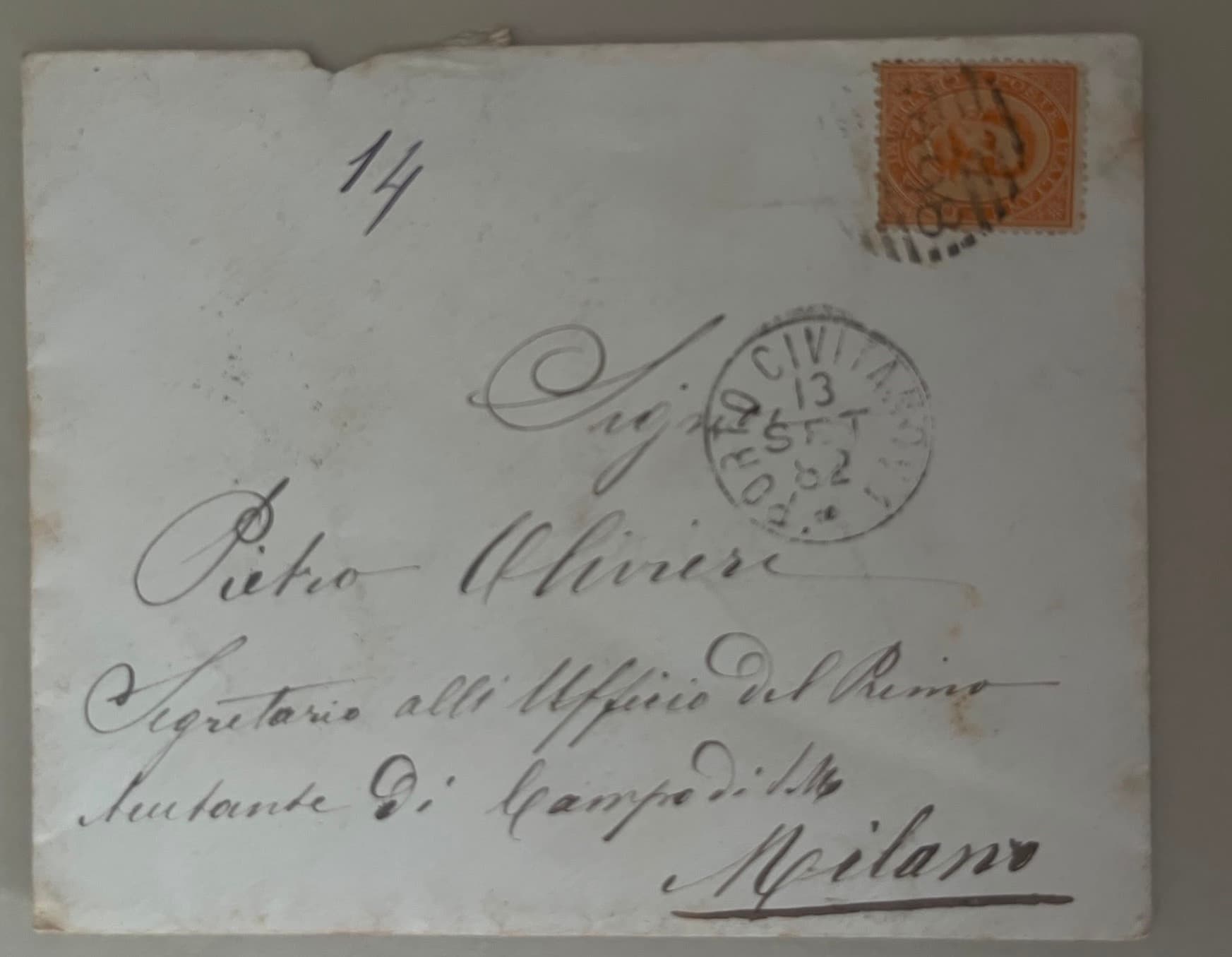 La busta della lettera, indirizzata a mano al Sig. Pietro Olivieri a Milano, con il francobollo e il timbro di Porto Civitanova.